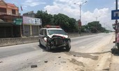 Xe cấp cứu đâm sập tường nhà dân, nhiều người thoát chết