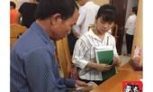Xúc động, bố đếm từng đồng bạc lẻ nộp học phí cho con gái