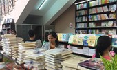 TPHCM: Sách giáo khoa 'cháy' hàng, phụ huynh chật vật tìm mua