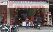 Đi mua bánh trung thu cùng con trai 5 tuổi, bố bị chém dã man