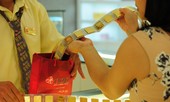Giá vàng SJC lặng sóng dù thế giới giảm mạnh