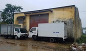 Một bảo vệ chết thương tâm khi bị nhiều thùng mỳ tôm đè trúng