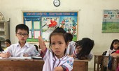 Nghị lực sống của cô bé 'chim cánh cụt', làm mọi việc bằng chân
