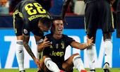 Ronaldo ‘cắn xé’ vài thứ trong phòng thay đồ để xả giận