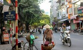 Gánh hàng rong vỉa hè thời online: Bán 300 cốc chè/ngày