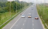 Xử lý nghiêm xe máy vào làn cao tốc trên đại lộ Thăng Long