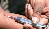 Vụ 42 người dân nhiễm HIV: Có dễ lây truyền qua kim tiêm?