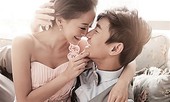 Chê vợ già 'lệch pha', chồng đắm đuối cùng ô sin trẻ nóng bỏng
