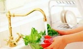 Những cách hiệu quả 'đánh bay' thuốc trừ sâu trong rau quả