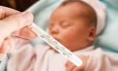 Hàng chục trẻ nhập viện vì liệt mặt, méo miệng do rét