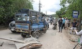 Bình Định: Dân chặn đường xe doanh nghiệp vì… 'ăn no' bụi