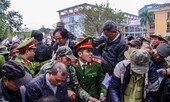 Trụ sở VFF lại bị CĐV 'bao vây', đòi mua vé trận chung kết