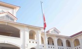 Trường THPT Kim Sơn B treo cờ rủ tưởng niệm Chủ tịch nước