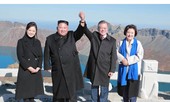 Ông Kim Jong-un ‘thả tim’ khi chụp ảnh cùng vợ