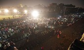 Giây phút tàu hỏa lao vào đám đông dự lễ hội ở Ấn Độ