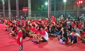Người dân Đà Nẵng đội mưa cổ vũ đội tuyển Việt Nam