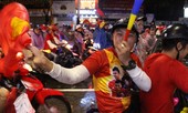Ăn mừng vô địch trong mưa tầm tã cũng phải 'chất' như dân Đà thành
