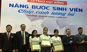 Sinh viên nghèo Thái Bình nhận học bổng Prudential