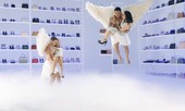 Soái ca thiên thần làm nhiều chị em háo hức tại 'Thiên đường săn sale'