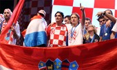 Tuyển Croatia dùng tiền thưởng World Cup cho trẻ em nghèo đi biển