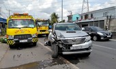 2 ô tô tông nhau trên đường dẫn cao tốc, nhiều người thoát chết