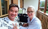 Đàm Vĩnh Hưng ‘tái xuất’ bên nữ y tá sau nhập viện