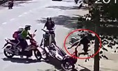 Clip: Ngã sấp mặt trên đường chạy trốn, tên cướp giật dây chuyền vẫn tẩu thoát