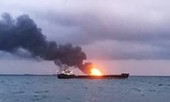 Video: Tàu bốc cháy dữ dội trên eo biển Kerch khiến 10 người thiệt mạng