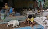Nơi người sống ở ngay cạnh người chết tại Phnom Penh