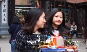 Nam nữ kéo đến chùa Hà cầu duyên trước lễ tình nhân