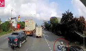 Mất tầm nhìn, ôtô tông ngã xe máy đang qua đường tại Hải Phòng