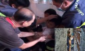 Gần 2 giờ giải cứu bé trai bị kẹt giữa hai vách tường ở miền Tây
