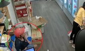 Vờ mua hàng rồi trộm liên tiếp 2 chiếc điện thoại ở Hà Nội