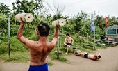 Bãi tập thể hình miễn phí view cực đẹp bên bờ sông Hồng