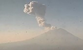 Núi lửa 'thức giấc' ở Mexico phun ra cột khói khổng lồ