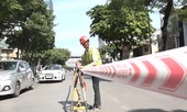 Rào chắn đường Trần Hưng Đạo để thi công nhà ga metro