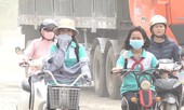 Con đường ngập bụi ở Hà Nội