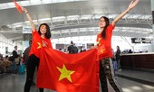Cổ động viên hát vang khi sang Philippines cổ vũ U22 Việt Nam