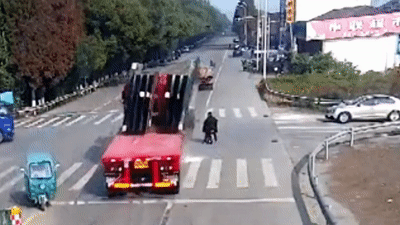 Người phụ nữ may mắn sống sót sau khi kính đổ lên người