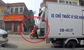 Sang đường đúng điểm mù của container, người phụ nữ thoát chết trong gang tấc