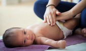Chữa ho bằng xoa bóp trị liệu, bé 4 tháng tuổi đột ngột qua đời