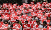 Hong Kong chia rẽ về cách tháo ngòi khủng hoảng
