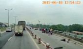 Đôi nam nữ đi xe máy gặp nạn thương vong trên cầu Thanh Trì