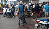 Nam thanh niên truy sát hai cô gái, chém gục một người ở cầu Dậu