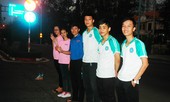 Cảm động tình nguyện viên trắng đêm phục vụ Tiền Phong Marathon 2019