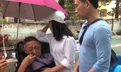 Nghệ sĩ Lê Bình khóc nức nở với Cát Phượng: ‘Lần vô thuốc này anh đau quá em ơi’
