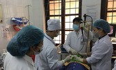 Cứu sống người đàn ông bị đỉa chui vào cuống họng