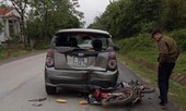 Xe máy đâm đuôi ô tô, đôi nam nữ trọng thương