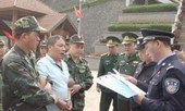 Nghi phạm cầm đầu đường dây thuốc giả trốn truy nã sang Việt Nam