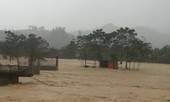 Hà Tĩnh: Mưa lũ chia cắt nhiều tuyến đường, hàng ngàn học sinh phải nghỉ học